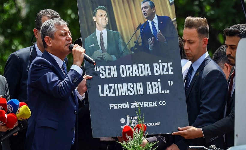 Özgür Özel kalabalığa seslendi: 'Darbeyi TBMM'nin önünde püskürttünüz'