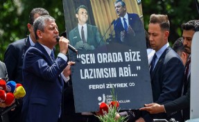 Özgür Özel kalabalığa seslendi: 'Darbeyi TBMM'nin önünde püskürttünüz'