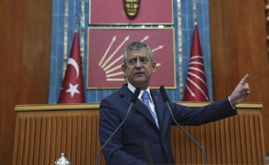 Özel’den iktidara eleştiri: Güçlü lider şakadan korkmaz