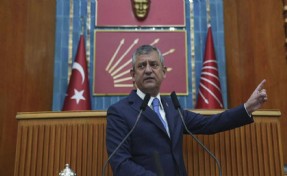 Özel’den iktidara eleştiri: Güçlü lider şakadan korkmaz