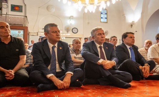 Özgür Özel ve Mansur Yavaş, Ferdi Zeyrek için okutulan Mevlid-i Şerife katıldı
