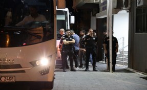 Seferihisar Belediye Başkanı Yetişkin'in de aralarında bulunduğu 20 şüpheli adliyeye sevk edildi
