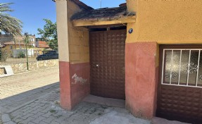 Sokak kapısına asılı poşette bebek bulundu!