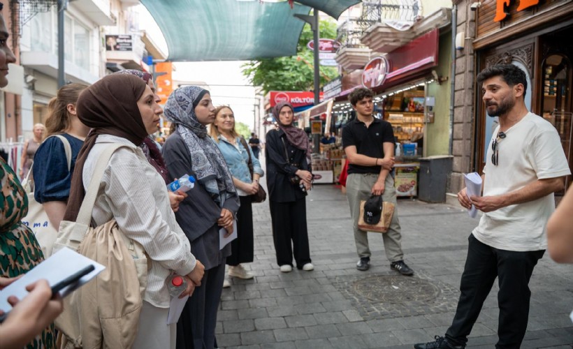 Tarık Dursun K.’nin izinde İzmir turu