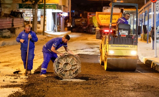 Toros Caddesi’nde gece asfalt mesaisi