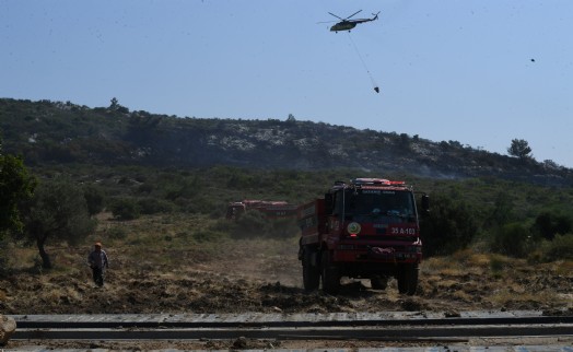 Urla Balıklıova’da orman yangını alarmı