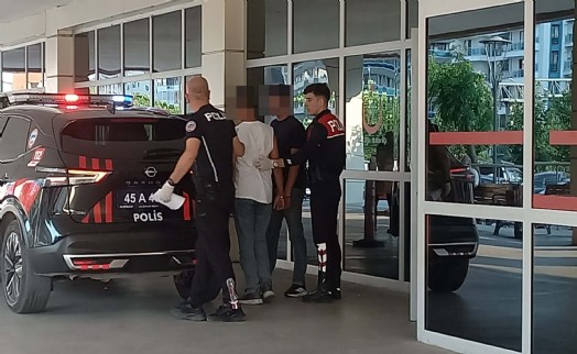 Üzerlerinde 85 hapla yakalanıp, gözaltına alındılar