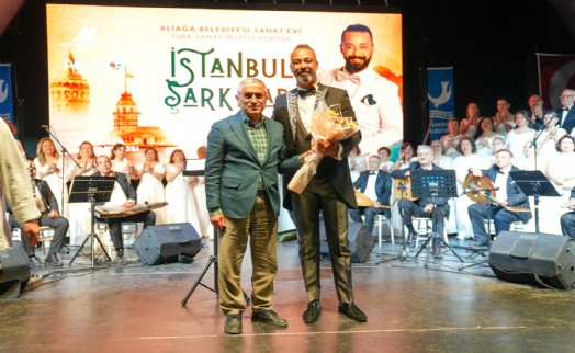 Yağmura rağmen büyük ilgi: ASEV Türk Sanat Müziği Korosu’ndan İstanbul şarkıları gecesi