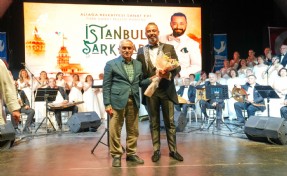Yağmura rağmen büyük ilgi: ASEV Türk Sanat Müziği Korosu’ndan İstanbul şarkıları gecesi