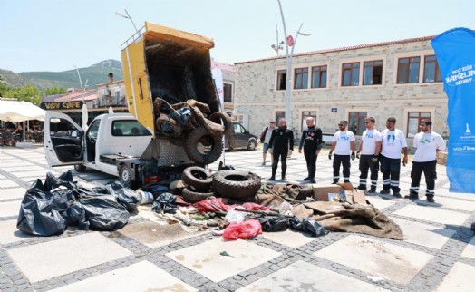 Yeni Foça’da denizden çıkanlar untandırdı!