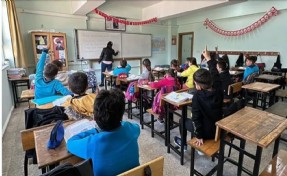 'Okullara siyaset sokmayın' diyen öğretmene ceza