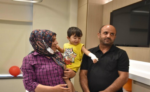2 çocuğunu aynı hastalıktan kaybeden anne, böbreğiyle oğlu Doruk'a hayat verdi