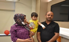 2 çocuğunu aynı hastalıktan kaybeden anne, böbreğiyle oğlu Doruk'a hayat verdi