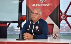 Altınordu profesyonel oyuncuları Aliağa'ya devretmek istiyor