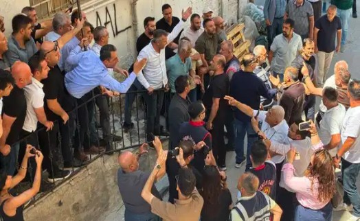 Atanan il başkanı polis eşliğinde geldi, il binasına giremeden geri döndü!