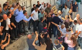 Atanan il başkanı polis eşliğinde geldi, il binasına giremeden geri döndü!