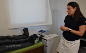 Bacaklardaki simetrik ağrı ve morarma, lipodemin işareti olabilir