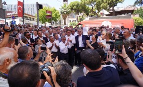 Balıkesir'de CHP'den 12 ilçe belediye başkanı ile il ve ilçe yönetimleri istifa etti