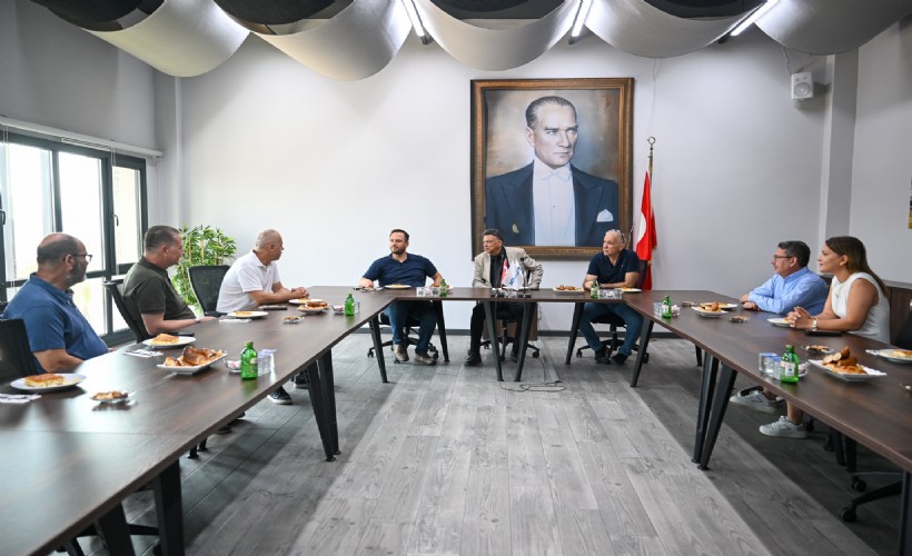 Başkan Eşki kendi evinde! Tekstil Mühendisi Belediye Başkanı MTK Sitesi'nin nabzını tuttu