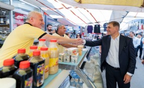 Başkan Tugay Tire’de vatandaşlar, üreticiler ve esnafla buluştu