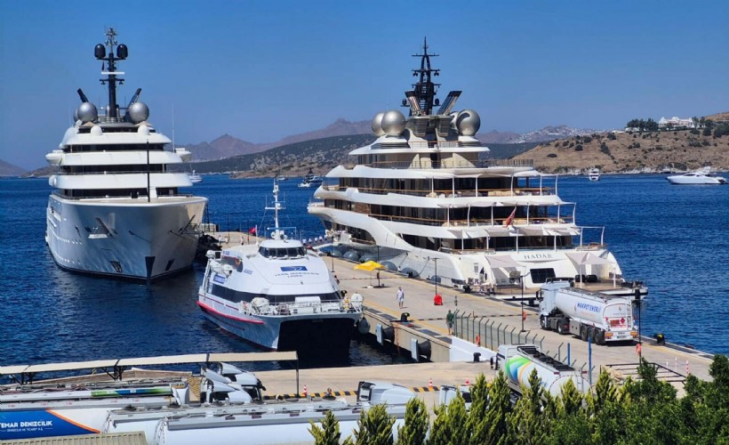 Bodrum'a demir atan iki lüks yat, toplam 615 ton yakıt aldı