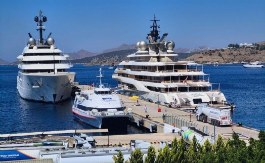 Bodrum'a demir atan iki lüks yat, toplam 615 ton yakıt aldı