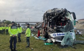 Bolu'da yolcu otobüsü kaza yaptı: 5'i ağır 15 kişi yaralandı
