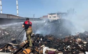 Buca'da çöplüğe dönüşen alanda ucuz atlatılan yangın