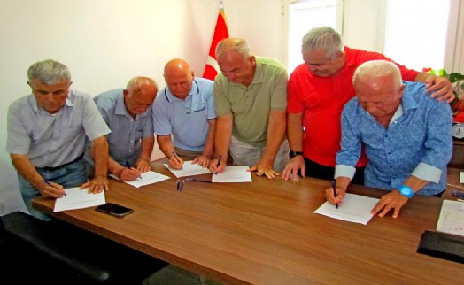 CHP Çeşme’de dikkat çeken istifalar: Eski ilçe başkanları Yeni Parti’ye geçiyor