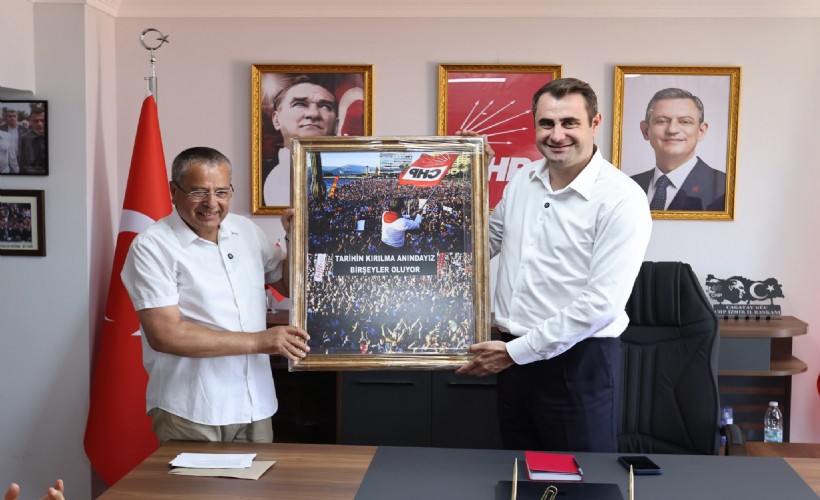 CHP İzmir'de eski ilçe başkanlarından Çağatay Güç’e destek: Örgüt iradesi teslim alınamaz