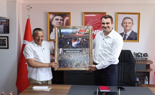 CHP İzmir'de eski ilçe başkanlarından Çağatay Güç’e destek: Örgüt iradesi teslim alınamaz