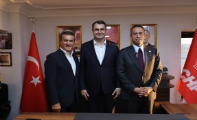CHP'li Başarır'dan Utku Gümrükçü'ye sert çıkış: 'Yarasa gibi gece üçte geliyor, bari bir işe yarasa!'