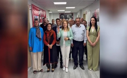 CHP'li başkandan sıra dışı protesto: Görevden alma tebligatını uçak yaptı!