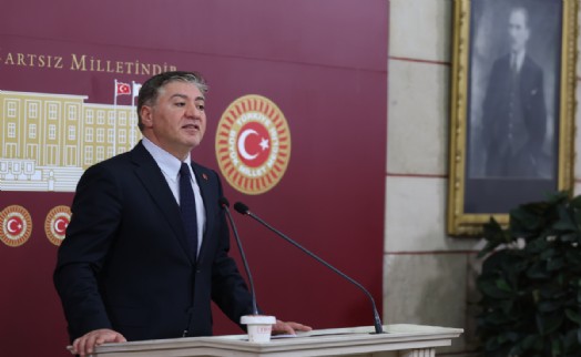 CHP’li Emir’den ‘ABD bayraklı ışıklandırmaya’ çok sert tepki!