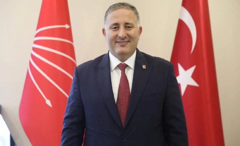 Çağdaş Kaya CHP'de kalacağını duyururken, 'partiyi terk etmeyin' çağrısında bulundu