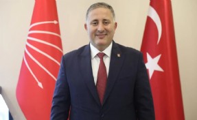 Çağdaş Kaya CHP'de kalacağını duyururken, 'partiyi terk etmeyin' çağrısında bulundu