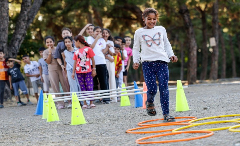 Çocuklar Kadifekale’de doyasıya eğlendi