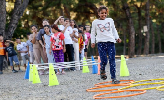 Çocuklar Kadifekale’de doyasıya eğlendi