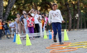 Çocuklar Kadifekale’de doyasıya eğlendi
