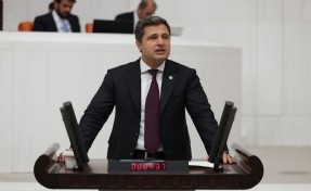 Deniz Yücel’den genel kurulda tutuklu CHP’li belediye başkanları vurgusu