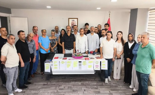 Diyarbakır'da 685 kişi CHP'den istifa etti: 'Birer paket kına gönderiyoruz, eserlerine bakıp kına yaksınlar'