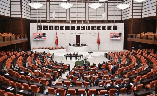 En düşük emekli aylığını da içeren teklif Meclis'te: İlk 7 madde kabul edildi