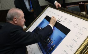Erdoğan, NATO Ankara Zirvesi liderler tablosunu imzaladı