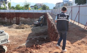 Göçük altında kalan kepçe operatörü hayatını kaybetti