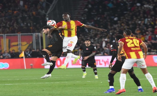 Göztepe Juan ve Dennis'i yok sayıyor