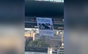 Haliç'te Trump protestosu: Çocuklarınızı saklayın Trump geliyor