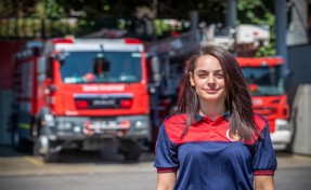 İzmir İtfaiyesi’nin ilk kadın şoförü