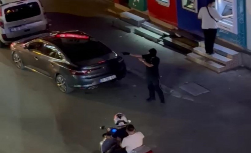 İzmir'de maskeli dehşet: Sokak ortasında kurşun yağdırdı!