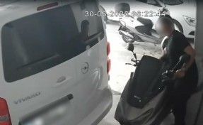 İzmir'de motosiklet hırsızı 4 saat sonra yakalandı! O anlar kamerada...