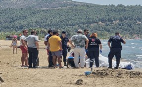 İzmir'de sahilde erkek cesedi bulundu